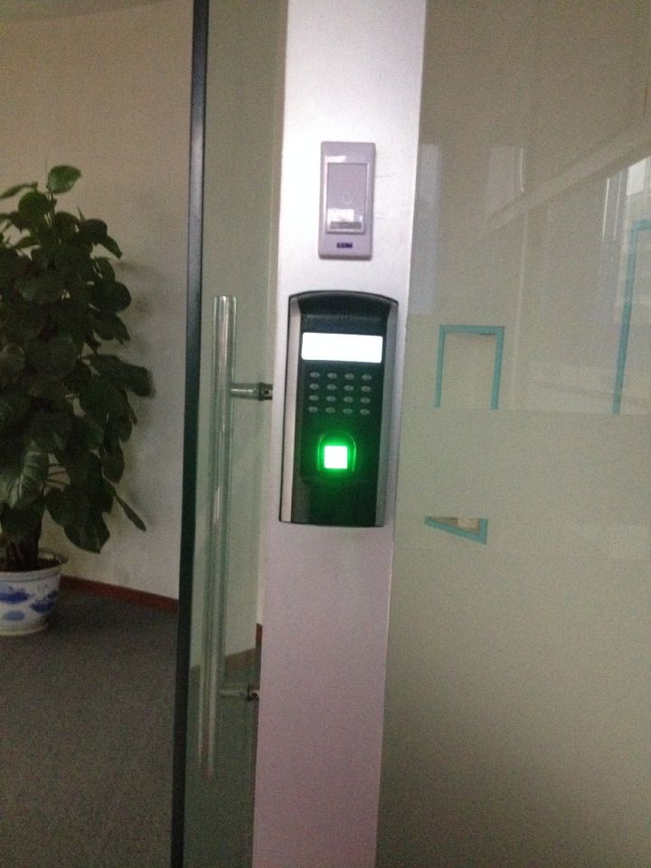艾得格汽车配件有限公司指纹门禁系统完美收工(图3)